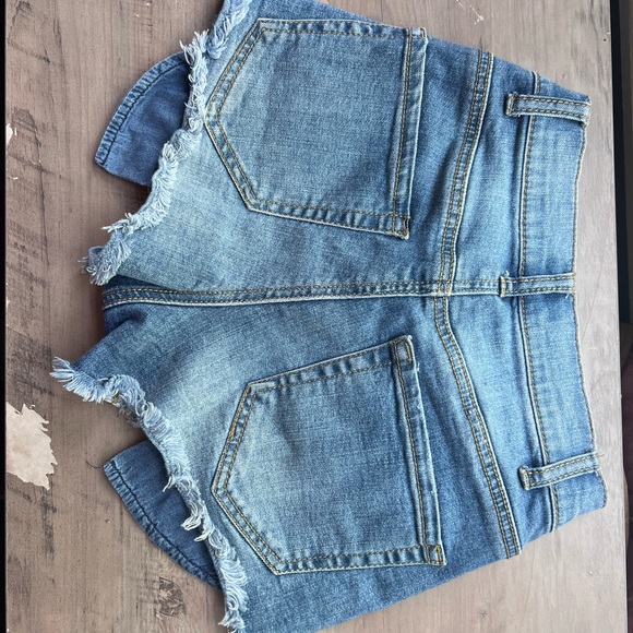 Distressed and embroidered Mudd shorts - Picture 3 of 3